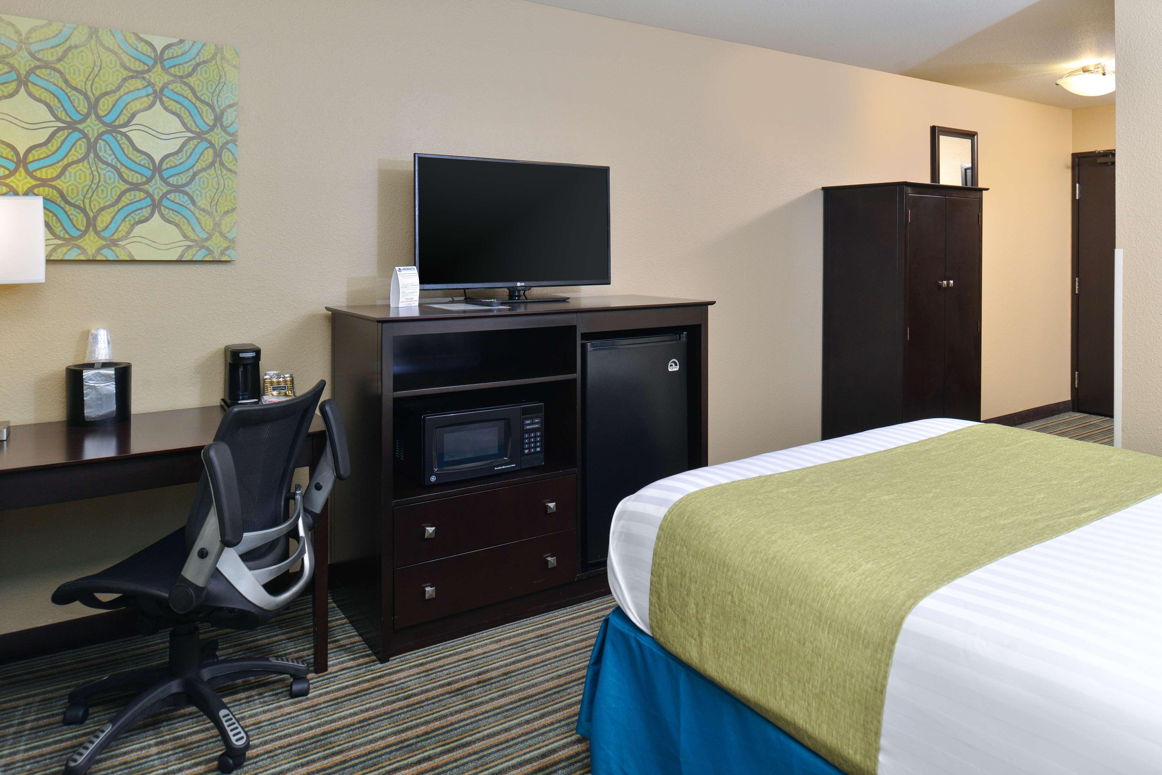 Best Western Long Beach Inn Екстериор снимка